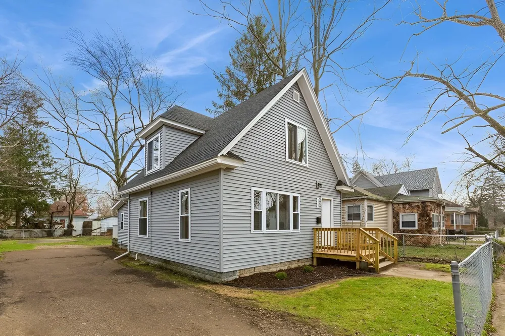 979 Lavette Avenue Benton Harbor City, MI 49022