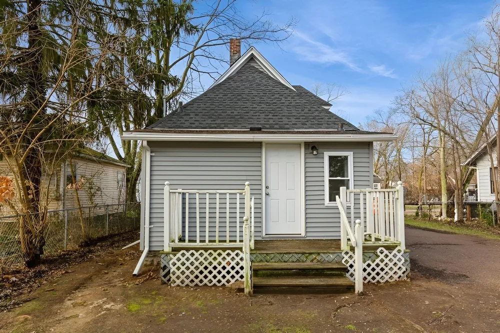979 Lavette Avenue Benton Harbor City, MI 49022