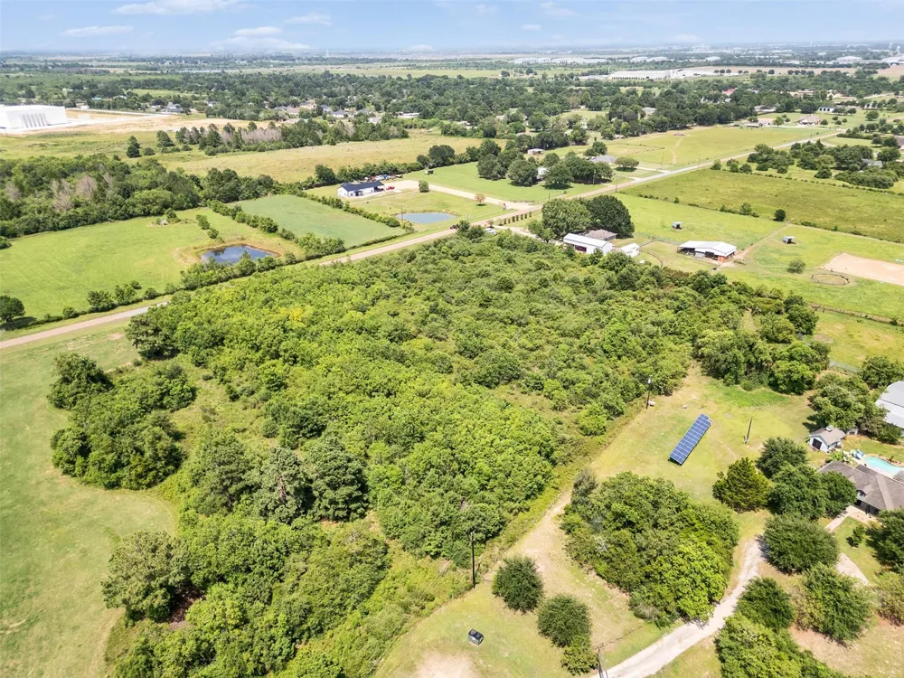 13 Pine Ridge Waller, TX 77484