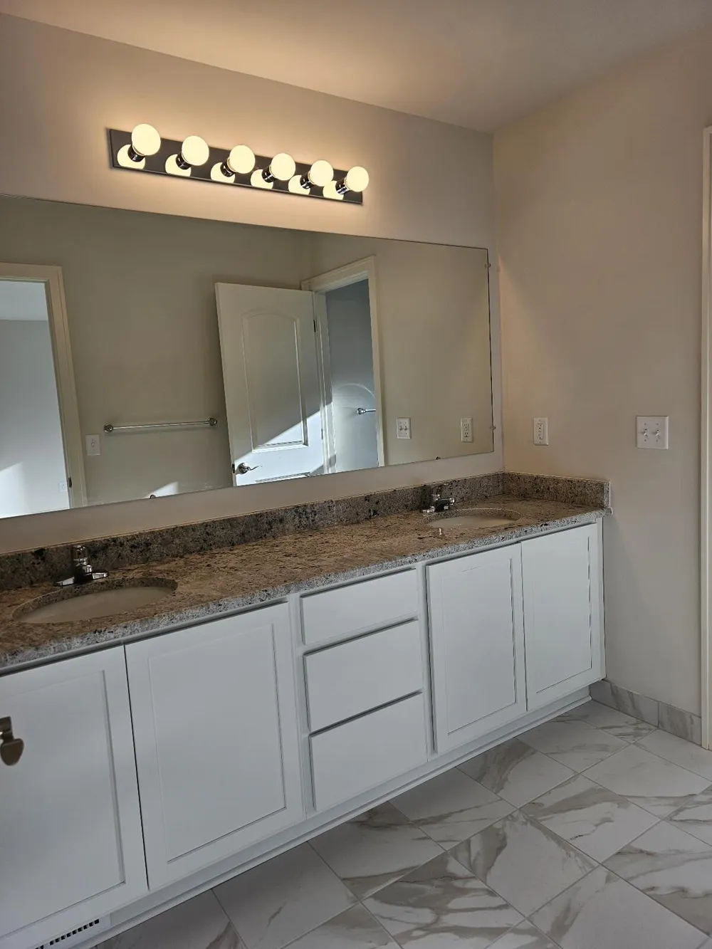 10793 Ella Lee Road York Charter Township, MI 48176