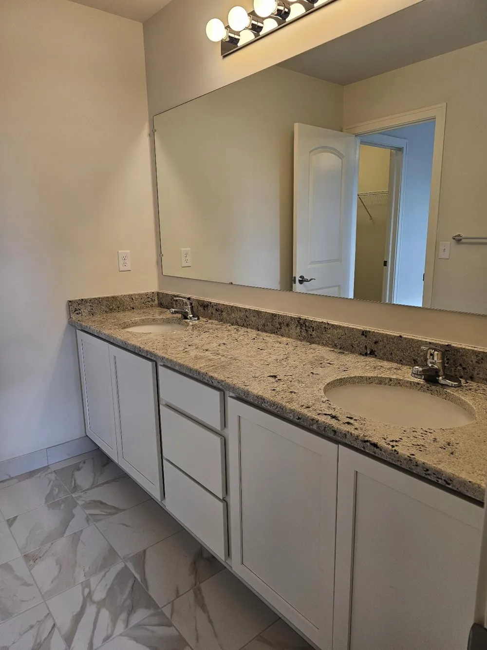10793 Ella Lee Road York Charter Township, MI 48176