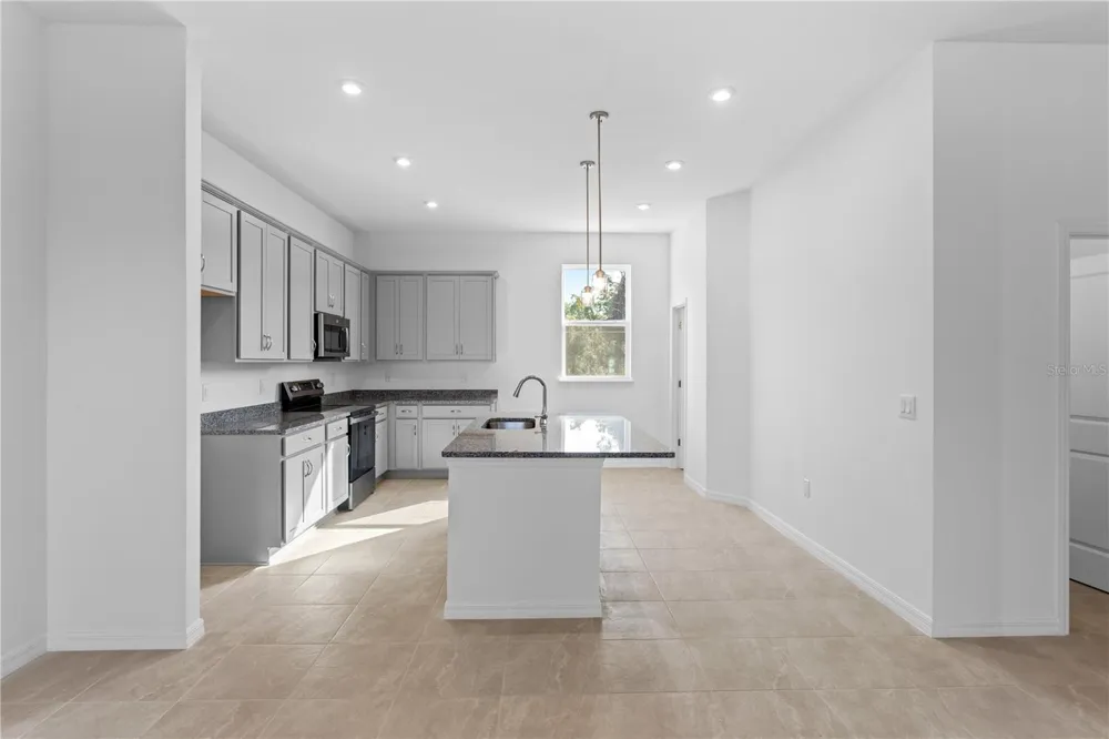 9607 MONTAGUE STREET Westchase, FL 33626