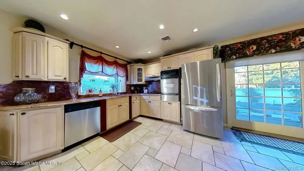 257 Locust Avenue Staten Island, NY 10306