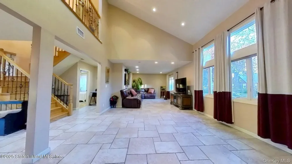 257 Locust Avenue Staten Island, NY 10306