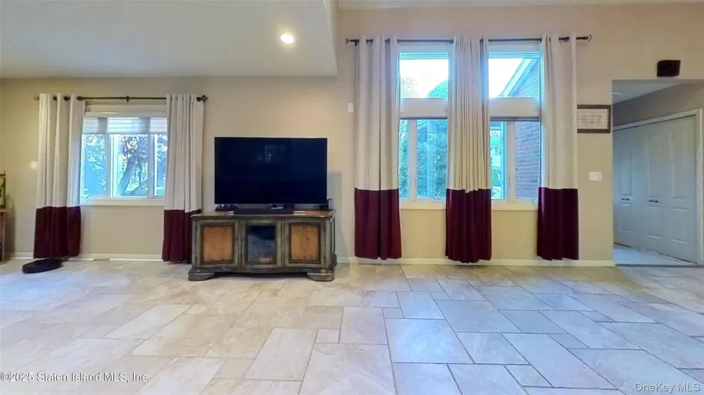 257 Locust Avenue Staten Island, NY 10306