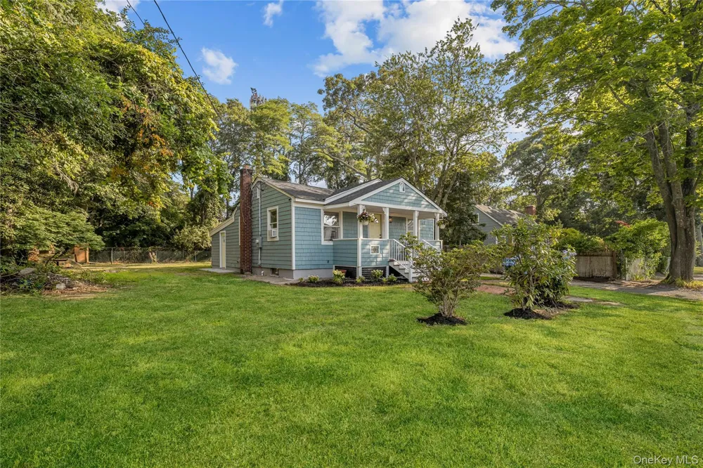 46 Barclay Road Mastic Beach, NY 11951
