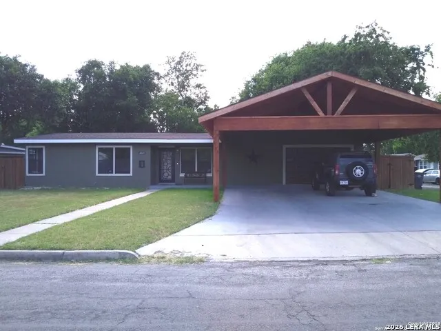 4349 SILVER LAKE DR San Antonio, TX 78219