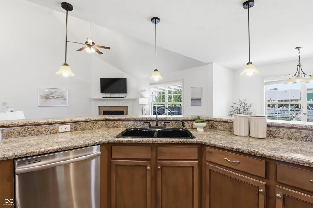 2946 S Colton Road New Palestine, IN 46163
