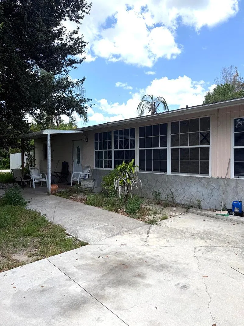 901 SHELDON AVENUE Lehigh Acres, FL 33936
