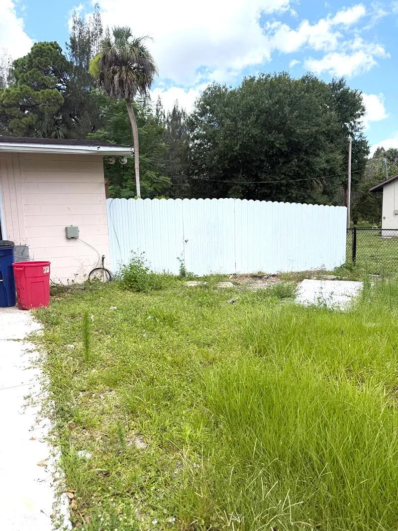 901 SHELDON AVENUE Lehigh Acres, FL 33936