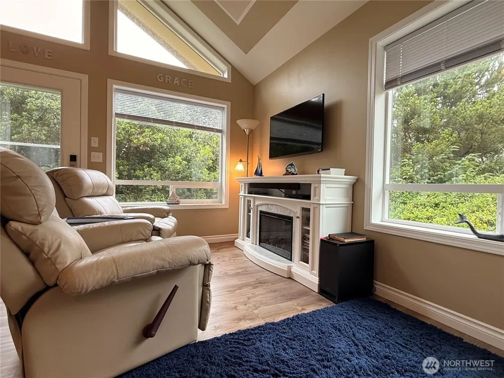 206 Wishkah Street Ocean Shores, WA 98569