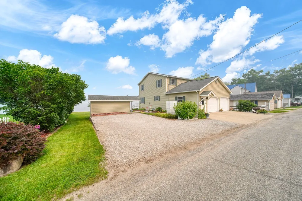 14 Ackerson Lake Road Jackson, MI 49201
