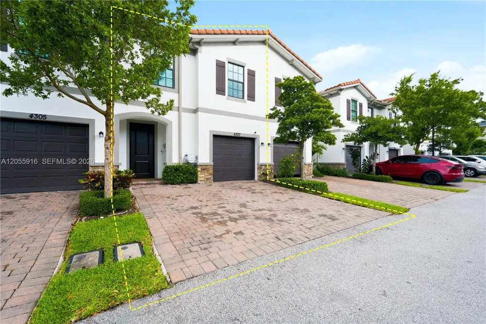 4307 Bradbury Ct Riviera Beach, FL 33410
