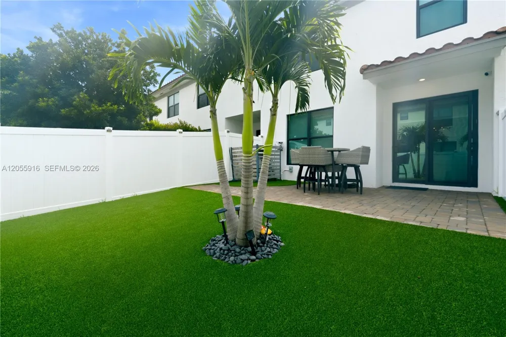 4307 Bradbury Ct Riviera Beach, FL 33410