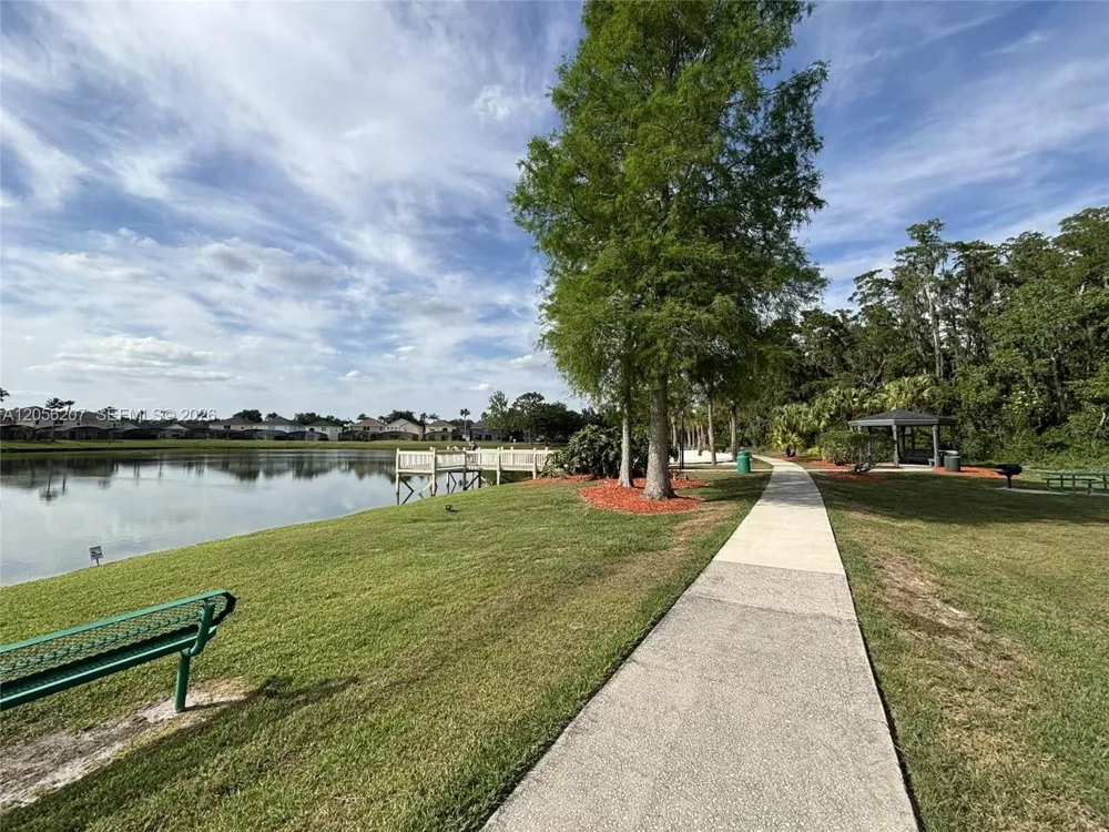 1037 Park Ridge Circle Kissimmee, FL 34746