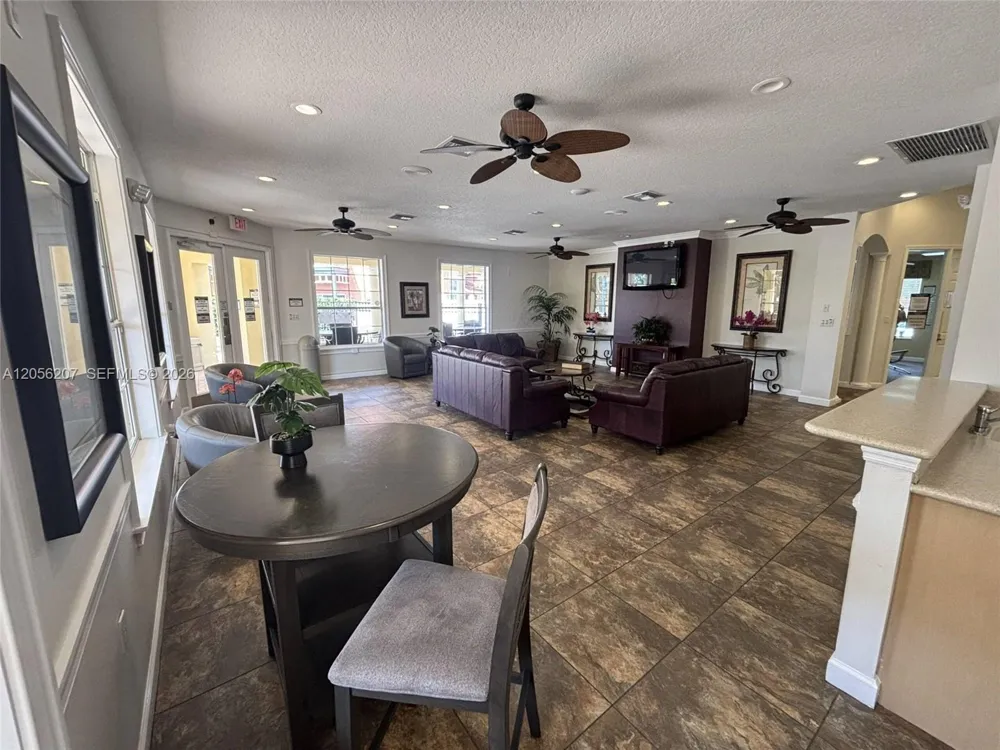 1037 Park Ridge Circle Kissimmee, FL 34746