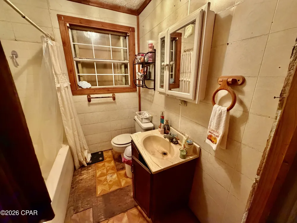 1612 W Main Street Ponce De Leon, FL 32455