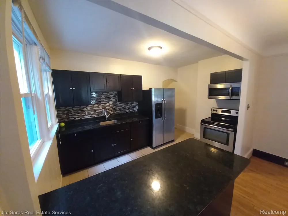 837 Beaconsfield 1S Grosse Pointe Park City, MI 48230