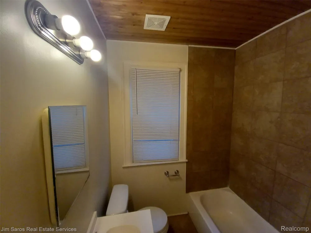 837 Beaconsfield 1S Grosse Pointe Park City, MI 48230