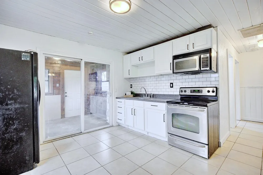 131 WIGGINS AVENUE Avon Park, FL 33825