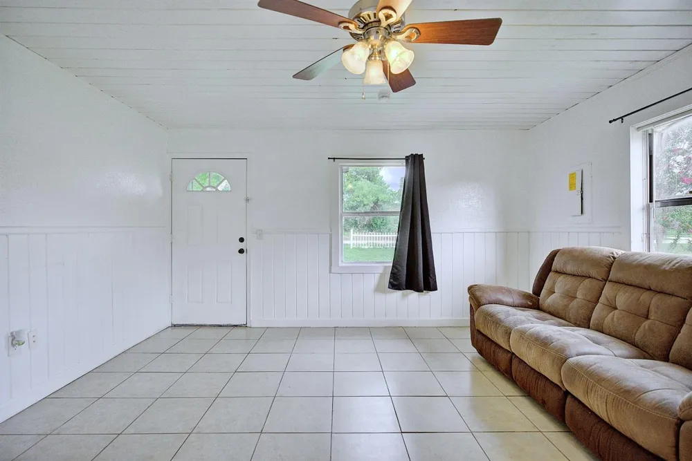 131 WIGGINS AVENUE Avon Park, FL 33825