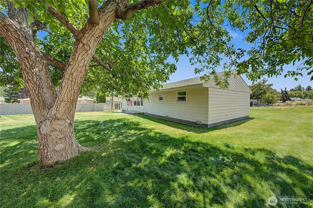 420 11th Street SW Ephrata, WA 98823