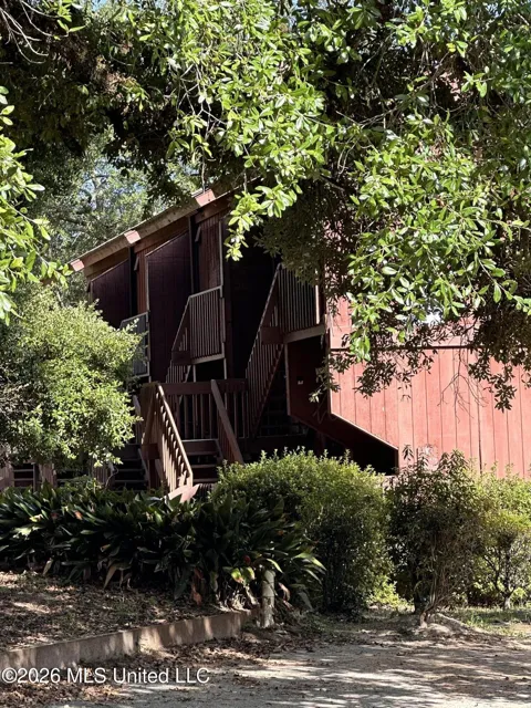 230 Lakeside Villa