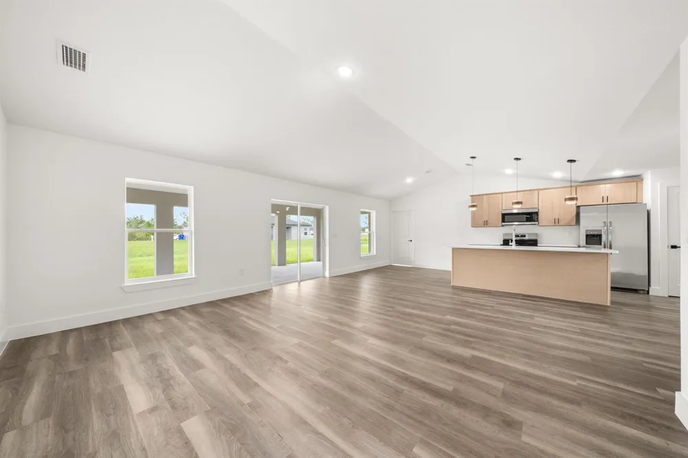 6912 MEXICAN HAT DRIVE Sebring, FL 33872
