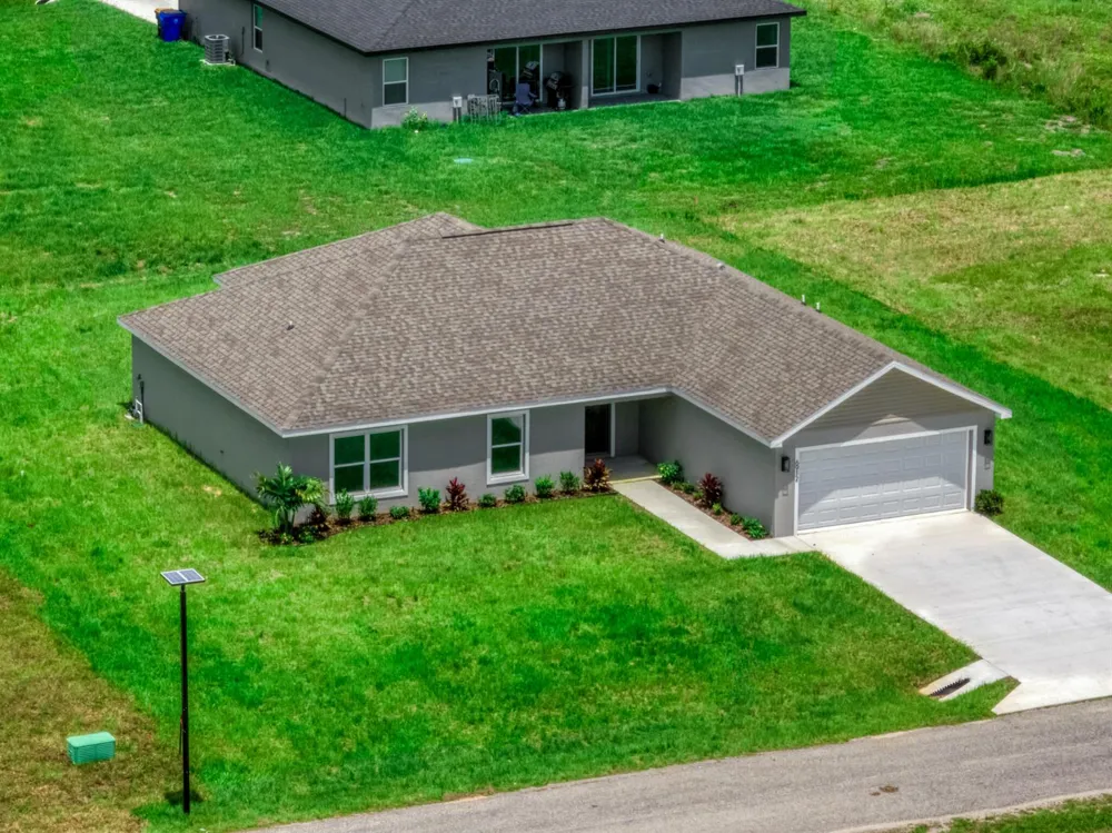 6912 MEXICAN HAT DRIVE Sebring, FL 33872