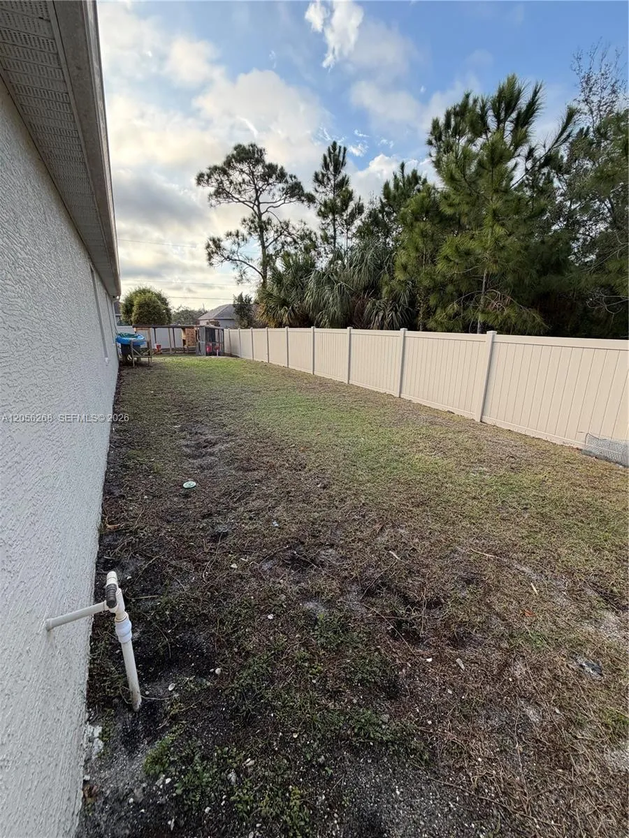 383 Hanford Road SW Palm Bay, FL 32809