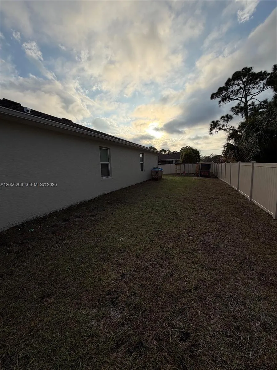 383 Hanford Road SW Palm Bay, FL 32809