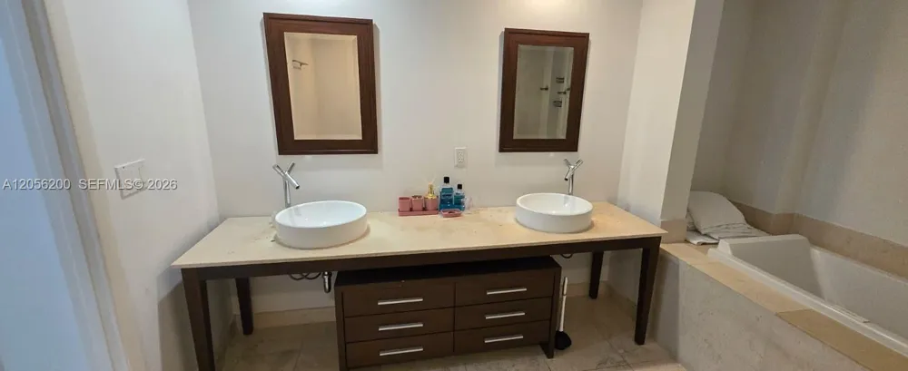 495 Brickell Ave #4205 Miami, FL 33131