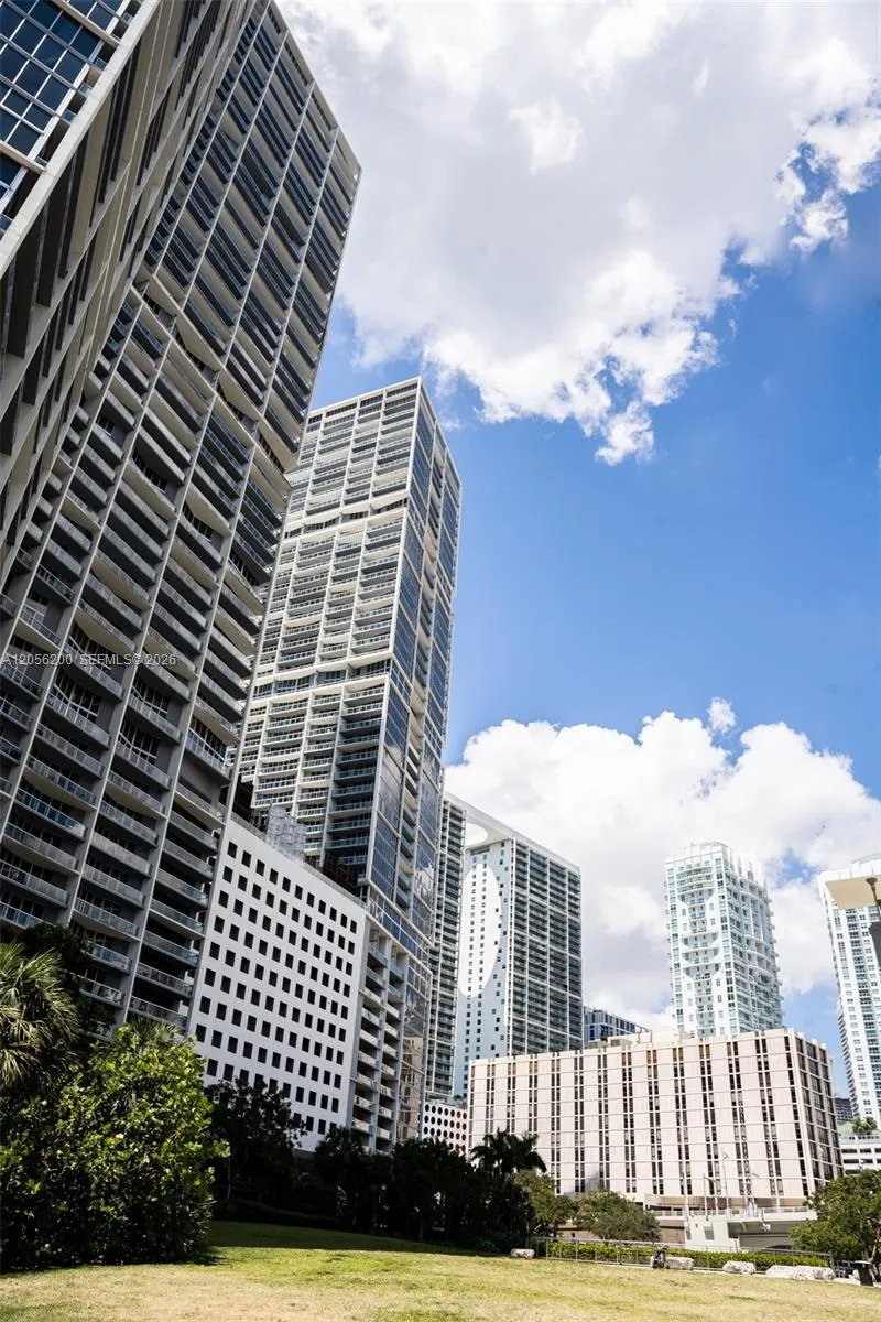 495 Brickell Ave #4205 Miami, FL 33131