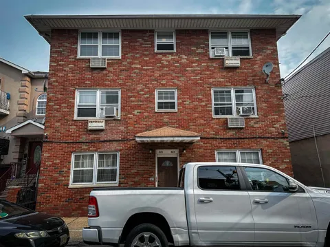 325-327 JOHN ST