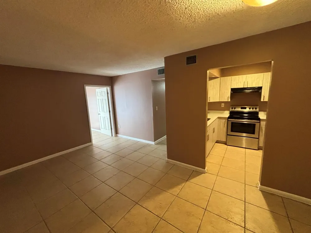 3710 NW 21st Street #413 Lauderdale Lakes, FL 33311