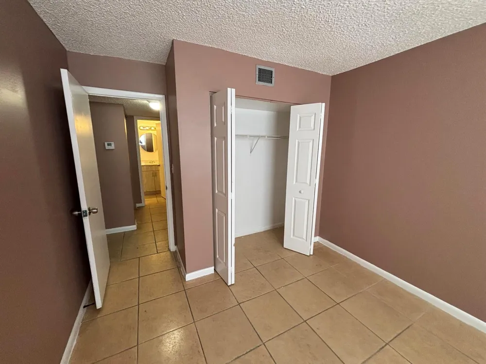 3710 NW 21st Street #413 Lauderdale Lakes, FL 33311