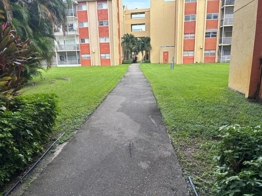 3710 NW 21st Street #413 Lauderdale Lakes, FL 33311