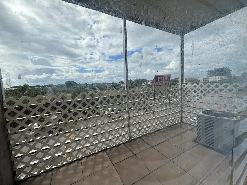 3710 NW 21st Street #413 Lauderdale Lakes, FL 33311