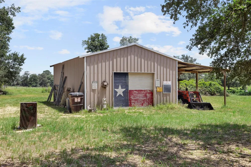 1080 Muddy Creek Road Columbus, TX 78934