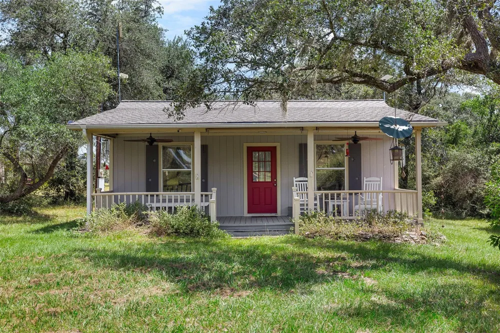 1080 Muddy Creek Road Columbus, TX 78934