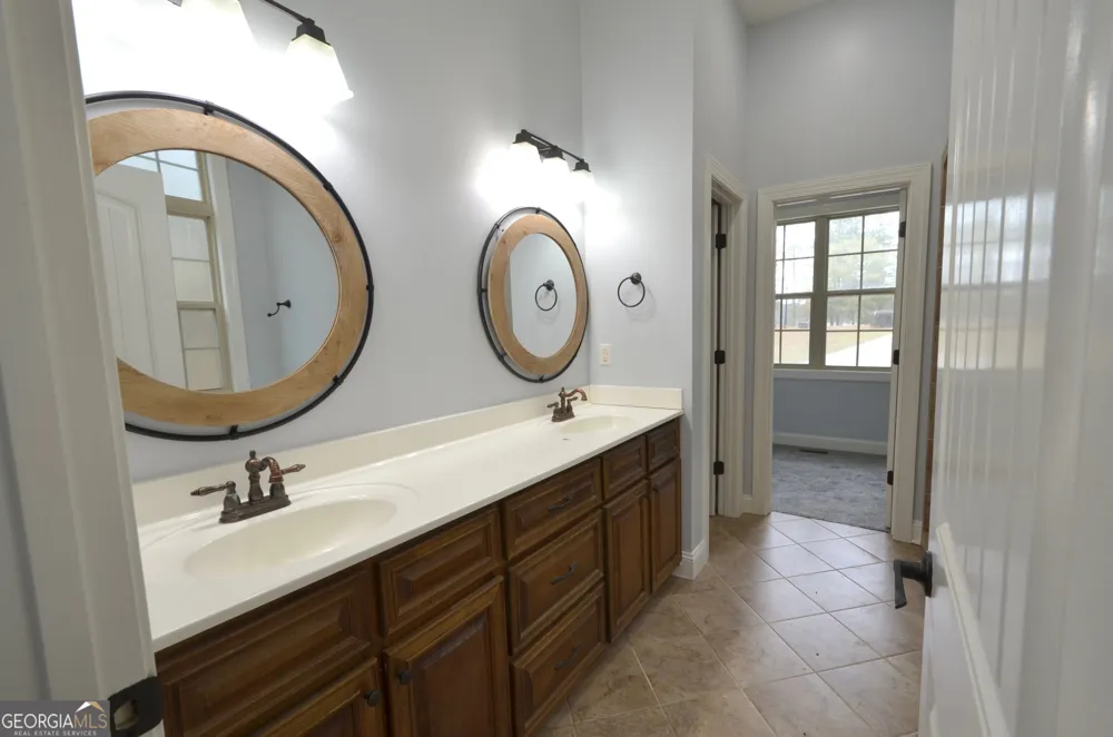 438 Highland Lakes DR Eastman, GA 31023