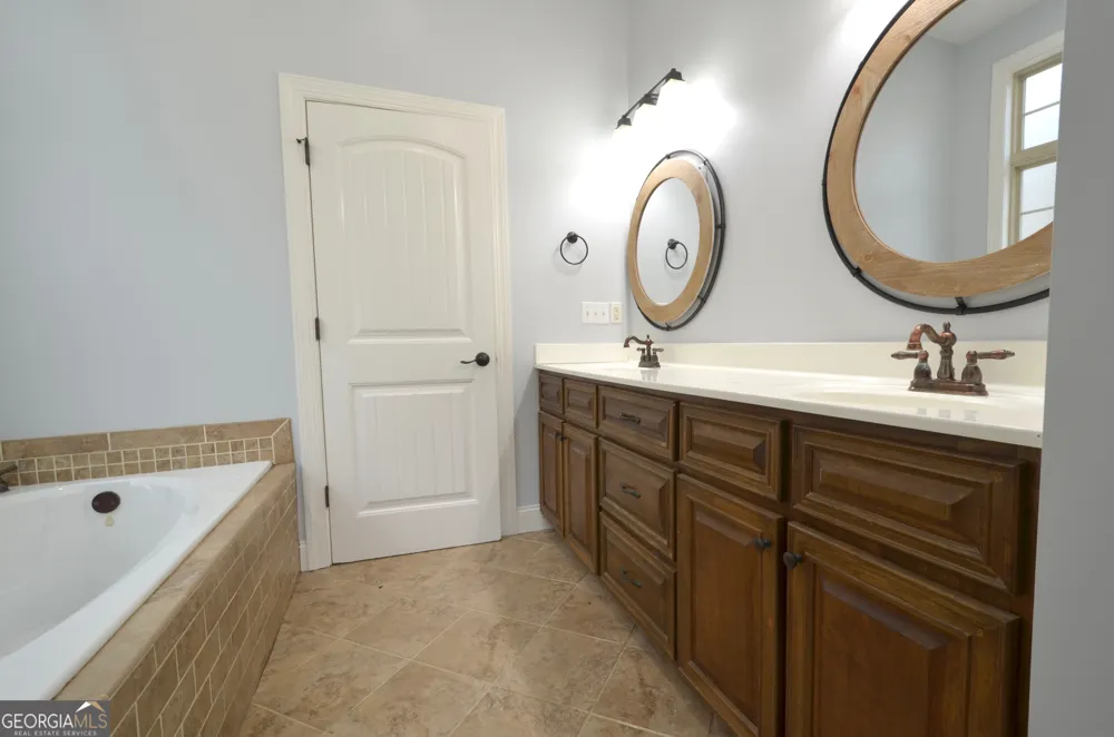 438 Highland Lakes DR Eastman, GA 31023
