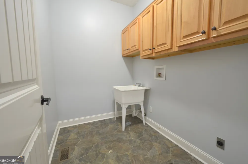 438 Highland Lakes DR Eastman, GA 31023