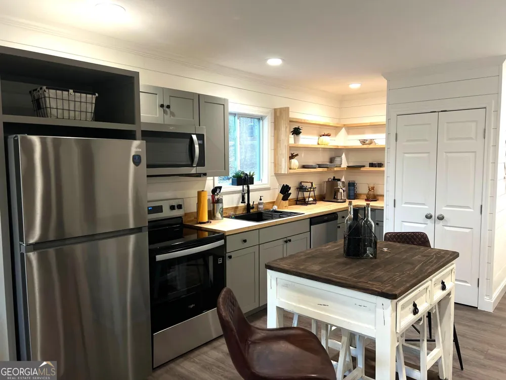 410 Lakeside Hills RD Martin, GA 30557