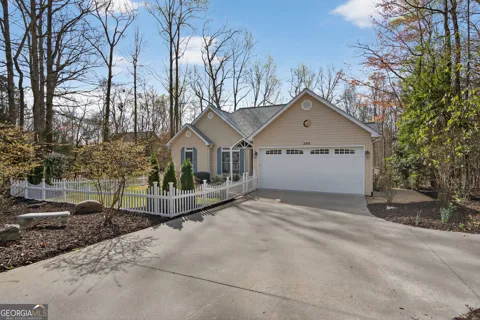 390 Lake Place DR