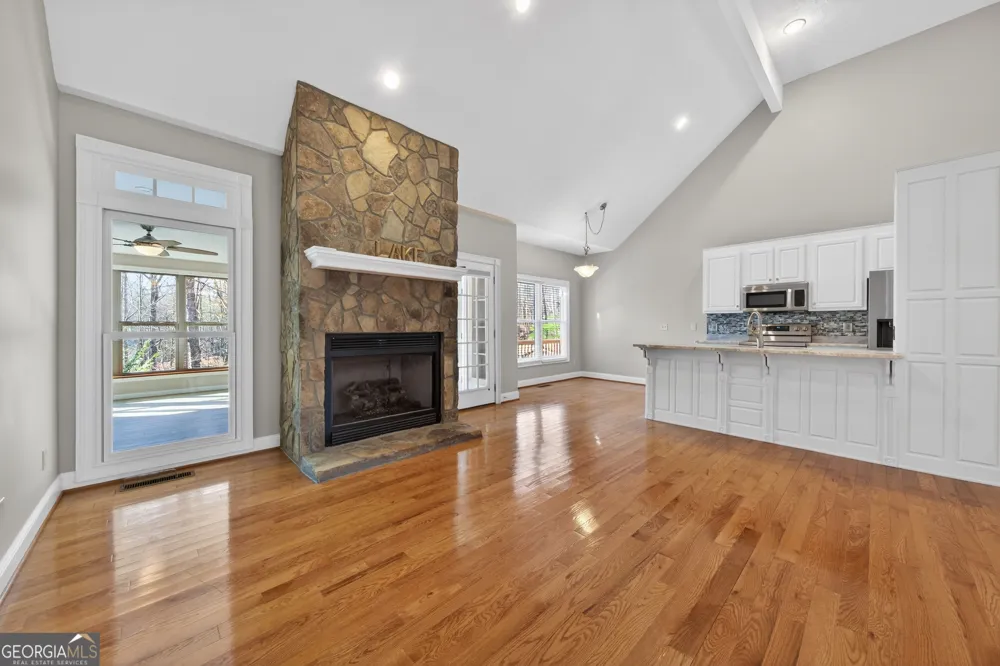 390 Lake Place DR Lavonia, GA 30553