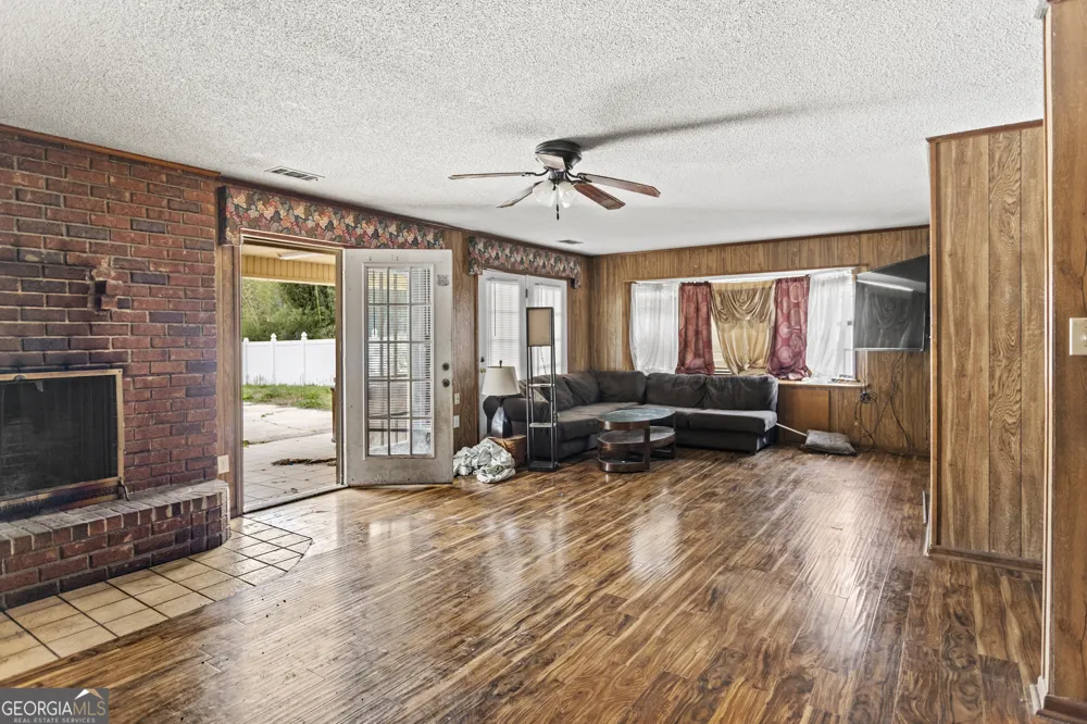 160 Hall ST Hinesville, GA 31313