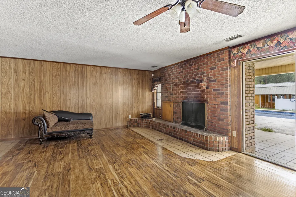 160 Hall ST Hinesville, GA 31313