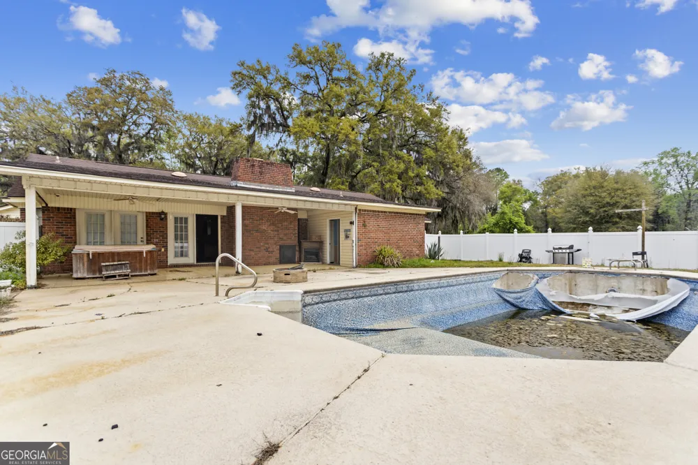160 Hall ST Hinesville, GA 31313
