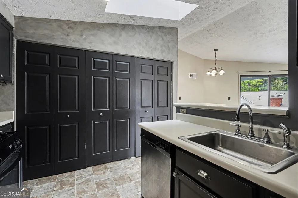 1325 Keys Lake DR NE Brookhaven, GA 30319